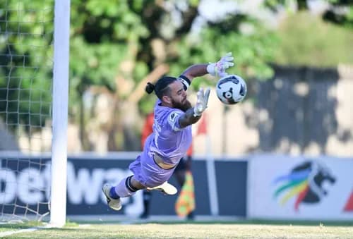 Sage Stephens eyes defensive balance as Stellenbosch FC seek to shoot down Golden Arrows