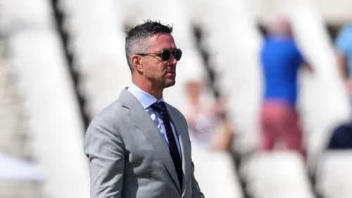 Kevin Pietersen returns to England setup