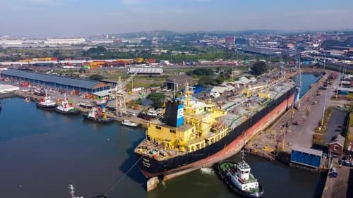 Durban Port docks largest crude oil tanker at Prince Edward Graving Dock in more than a decade