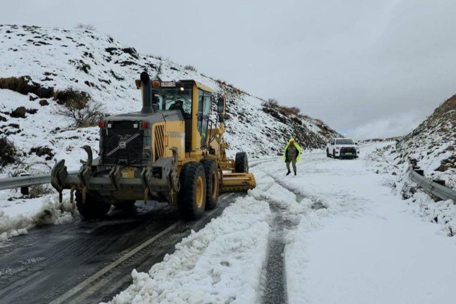 KZN deploys graders, emergency shelter as cut-off low triggers snow and flood fears