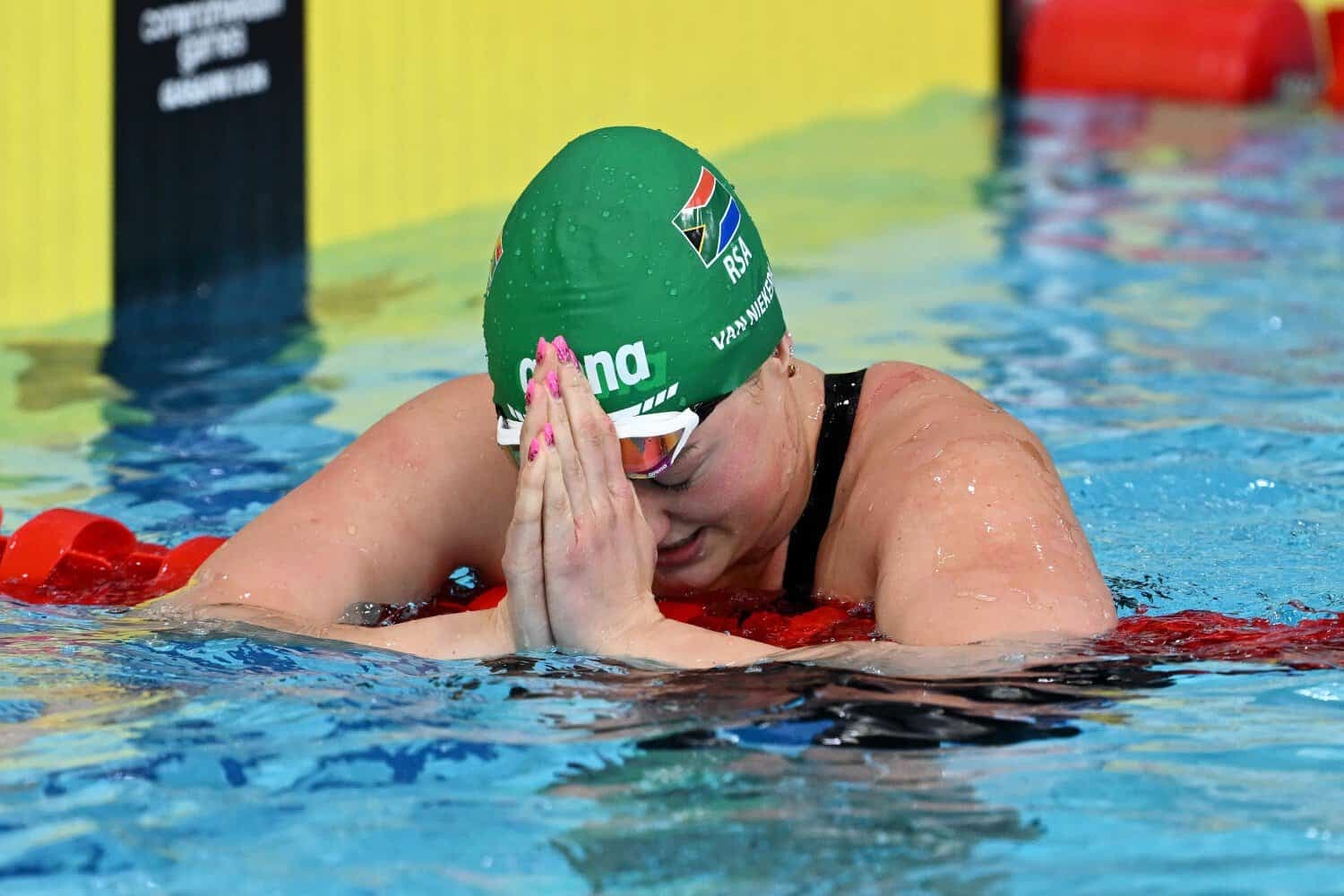 Lara van Niekerk wins gold again as SA swimmers bag five more medals