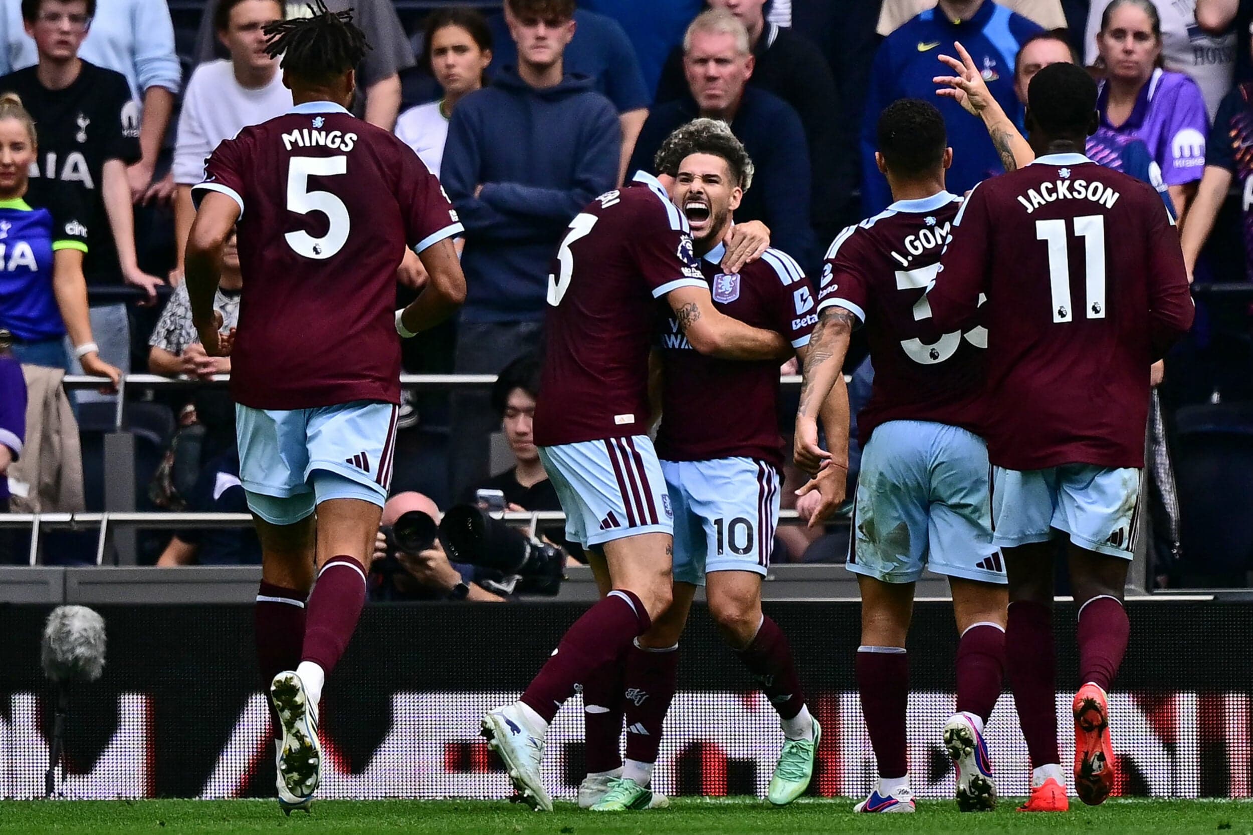 ‘Fragile’ Tottenham beaten by Aston Villa despite late rally